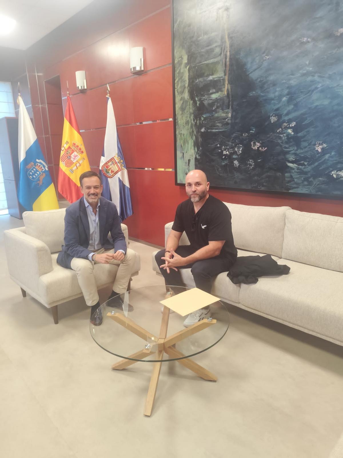 Reunión de Correos con Cabildo de Tenerife