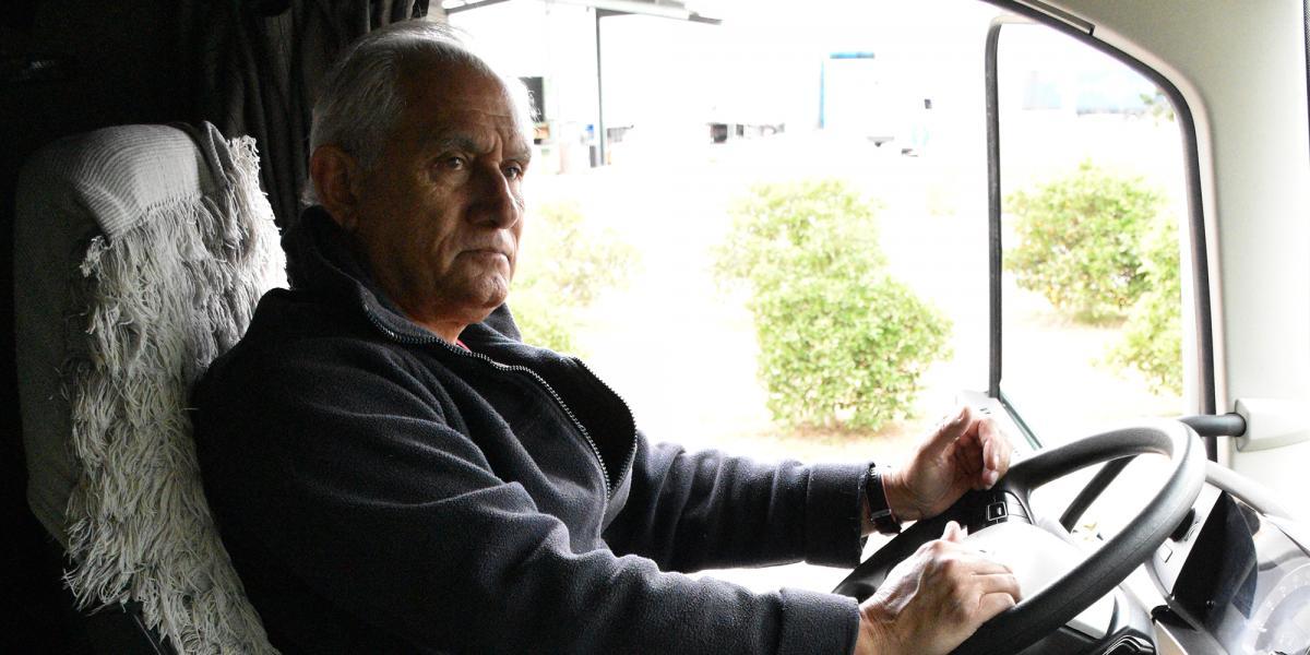 Conductor profesional al volante