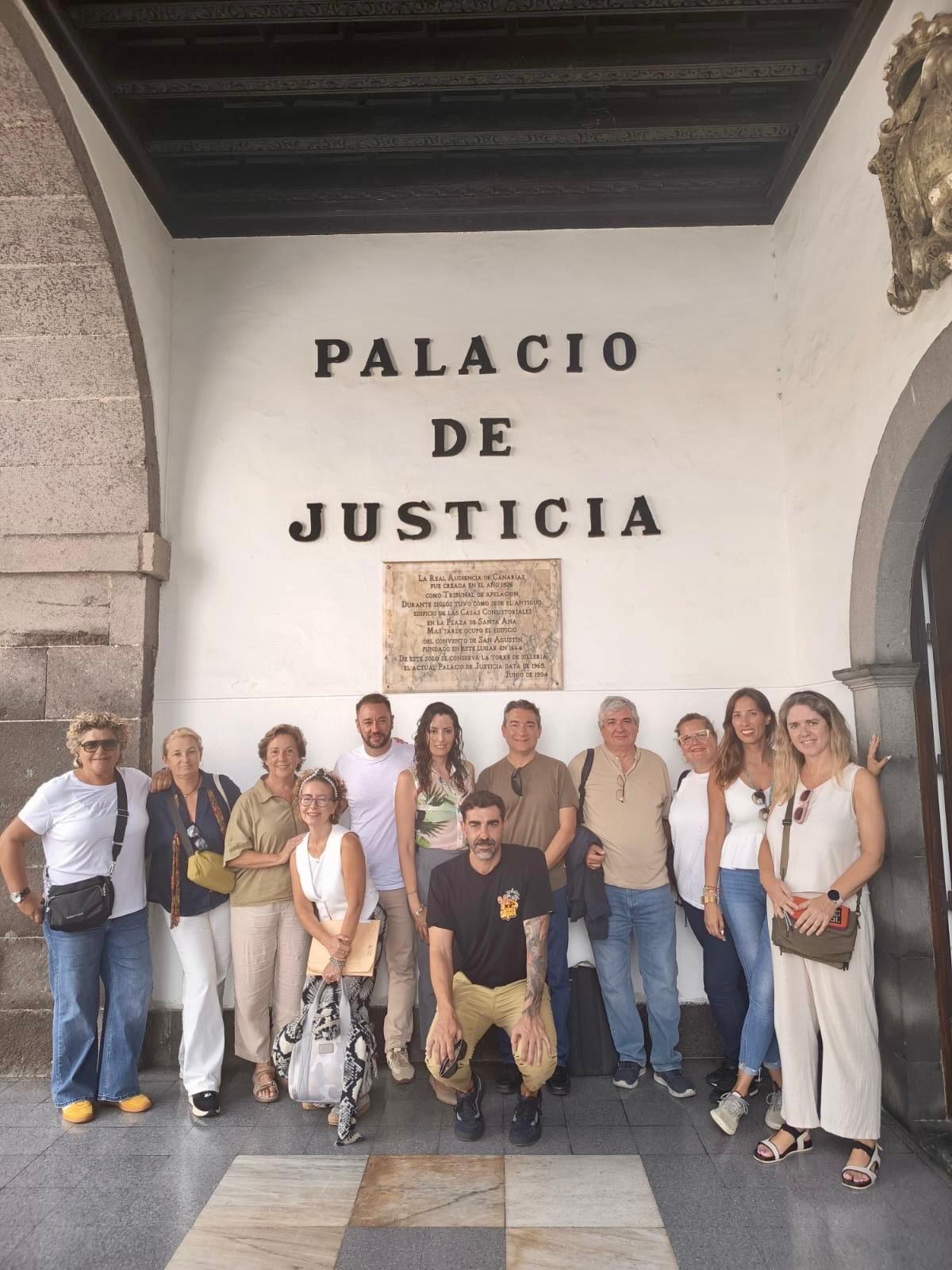 Comités de Empresa del Banco de Sangre ante el Palacio de Justicia del TSJC